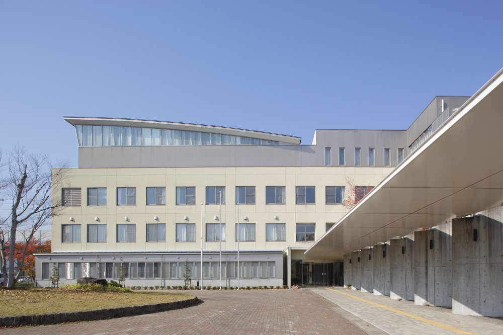 長野保健医療大学事務棟